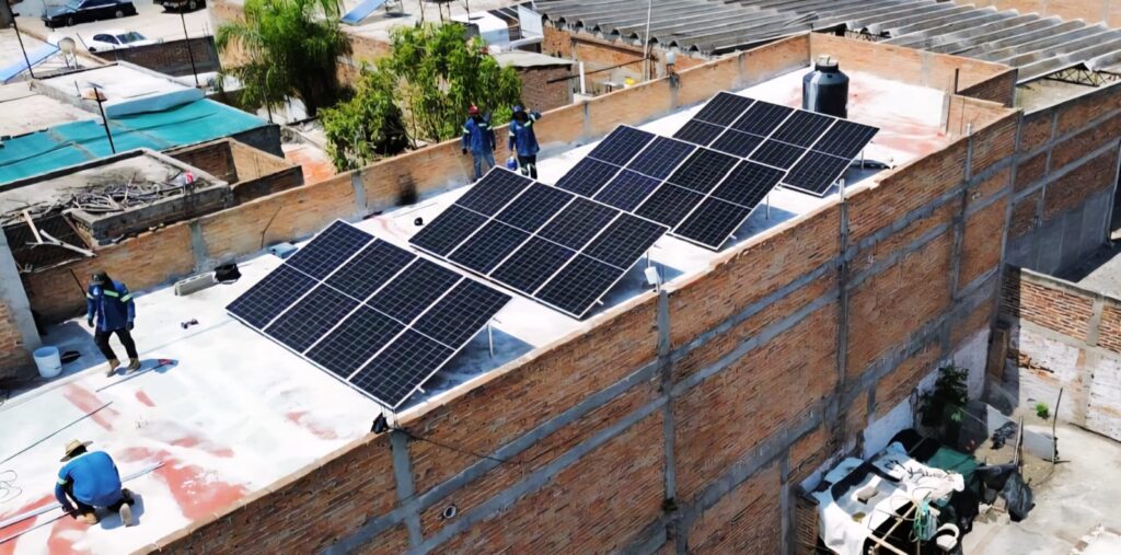 Aerial view of a commercial rooftop solar panel installation completed by Energias RGM, featuring a photovoltaic system designed for clean energy generation and reduced electricity costs.