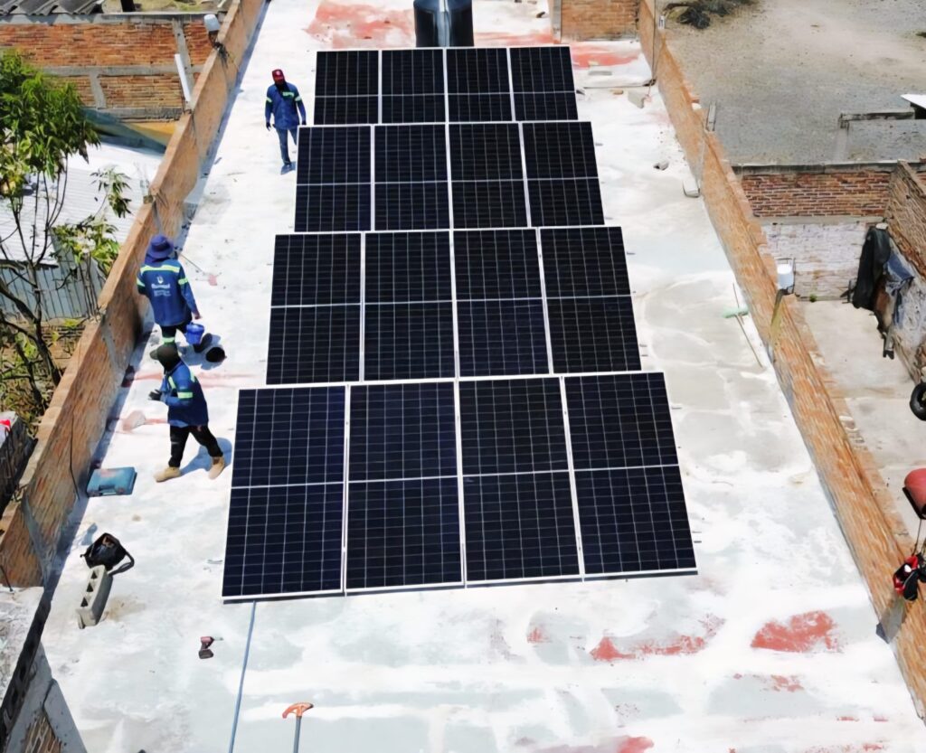 Completed rooftop solar panel installation with photovoltaic array and Energias RGM technicians performing final system checks.
