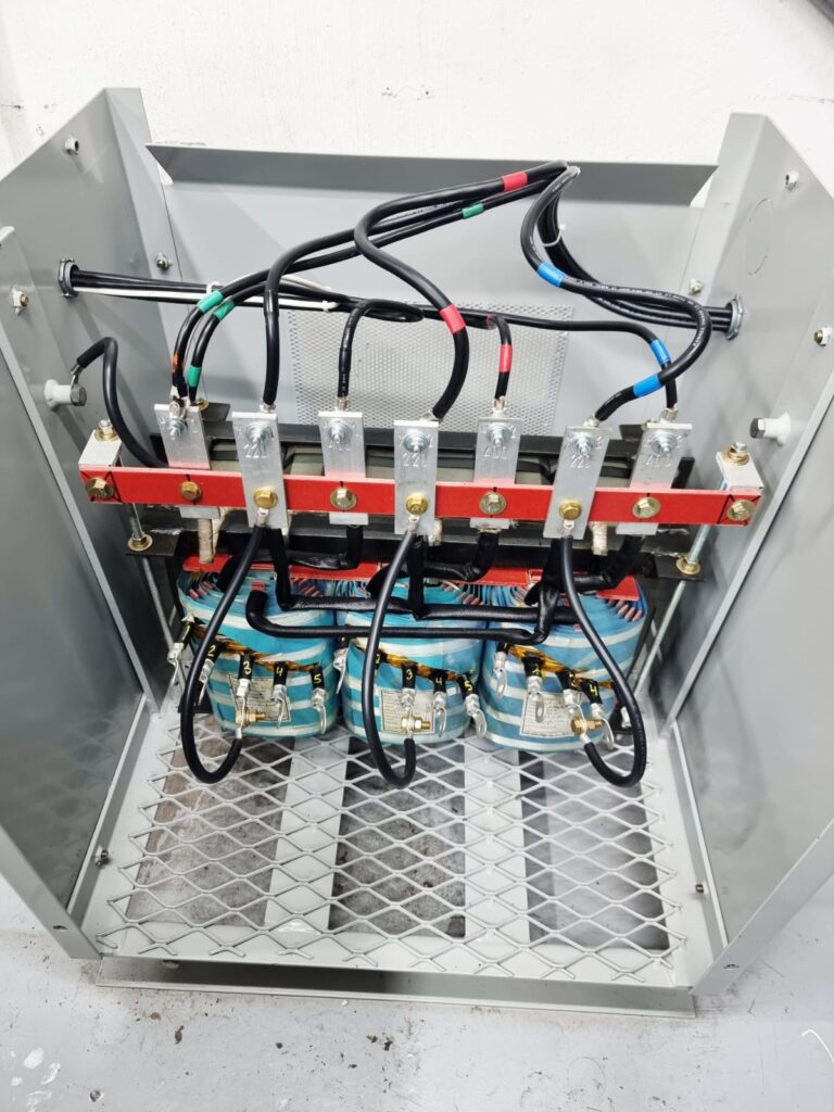 Three-phase electrical transformer assembly installed by Energias RGM for industrial power distribution and energy management.